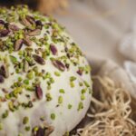 COLOMBA ARTIGIANALE CON "PISTACCHIO VERDE DI BRONTE D.O.P" 800G + VASETTO CREMA DI PISTACCHIO 190G - immagine 4